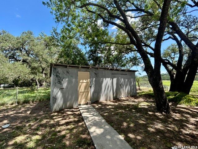 178 N LAKESHORE DR, Bandera, TX 78003