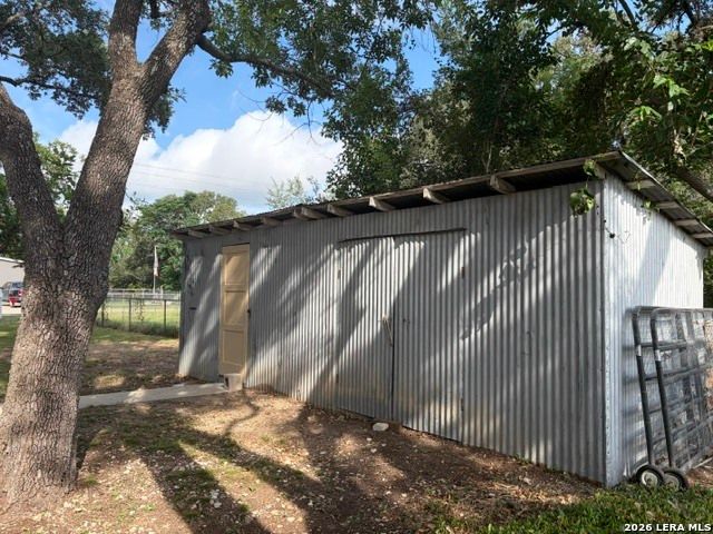 178 N LAKESHORE DR, Bandera, TX 78003