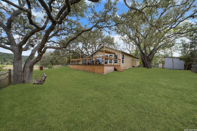 178 N LAKESHORE DR, Bandera, TX 78003