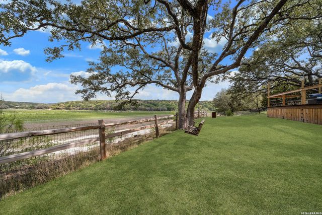 178 N LAKESHORE DR, Bandera, TX 78003