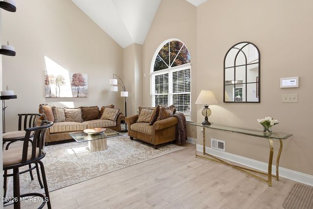 28 Silverbrooke Circle, Howell, NJ 07731