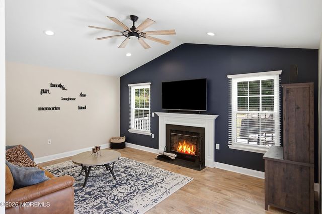 28 Silverbrooke Circle, Howell, NJ 07731
