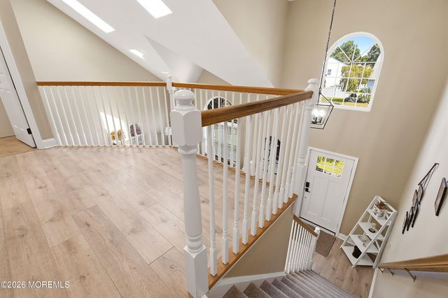 28 Silverbrooke Circle, Howell, NJ 07731