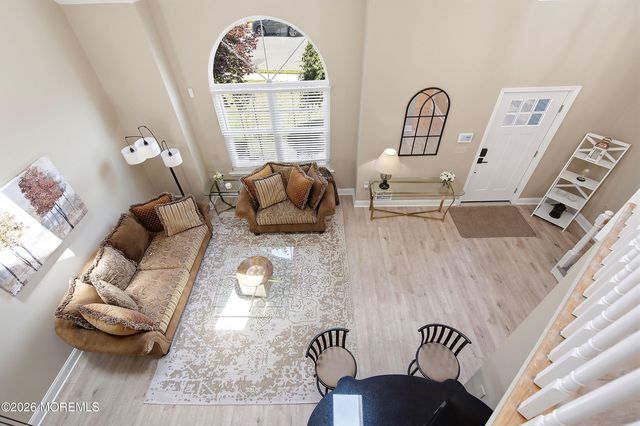 28 Silverbrooke Circle, Howell, NJ 07731