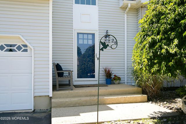 28 Silverbrooke Circle, Howell, NJ 07731