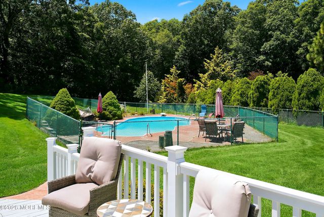 28 Silverbrooke Circle, Howell, NJ 07731