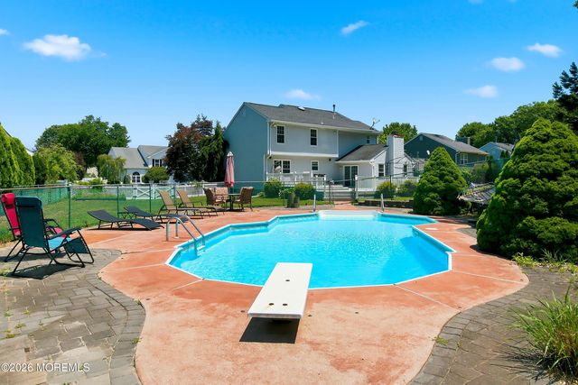 28 Silverbrooke Circle, Howell, NJ 07731