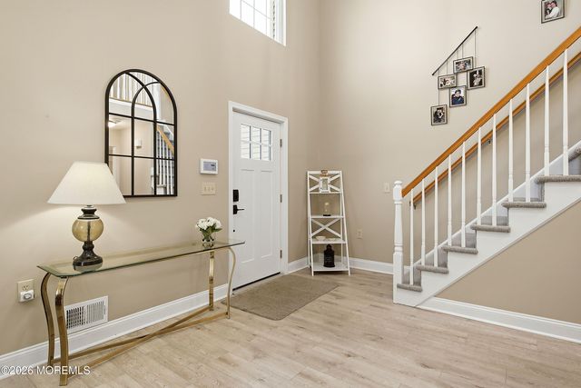 28 Silverbrooke Circle, Howell, NJ 07731