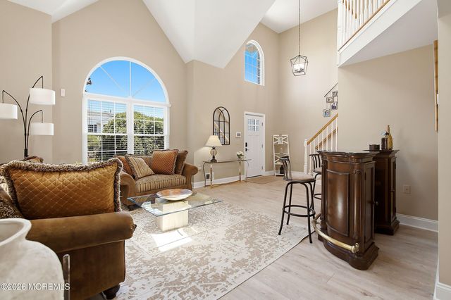 28 Silverbrooke Circle, Howell, NJ 07731