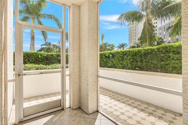 315 Dunes Blvd Apt T1 01, Naples, FL 34110