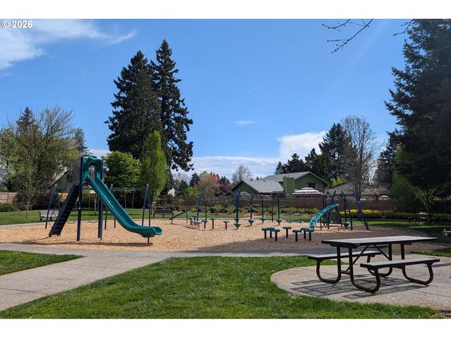 10998 Se Stanley Ave, Milwaukie, OR 97222