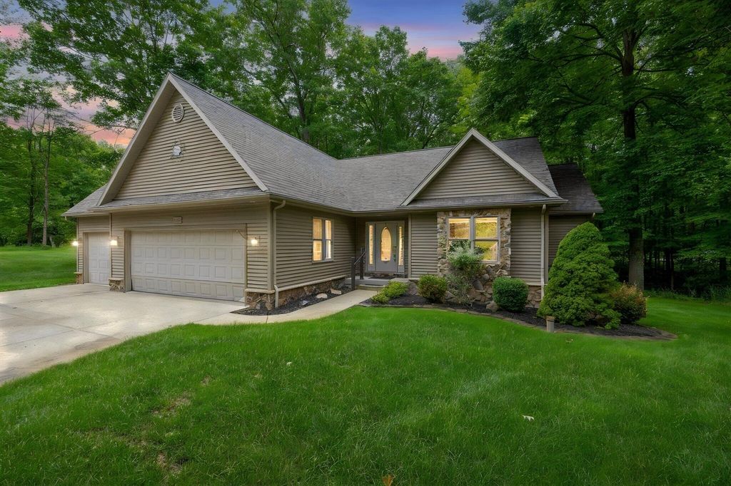 10372 Mountain View Trail, Canadian Lakes, MI 49346