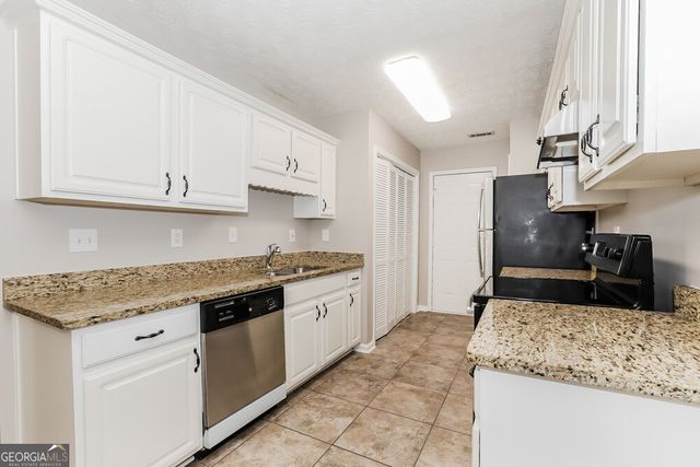 221 Eagles Crest Court, Mcdonough, GA 30253