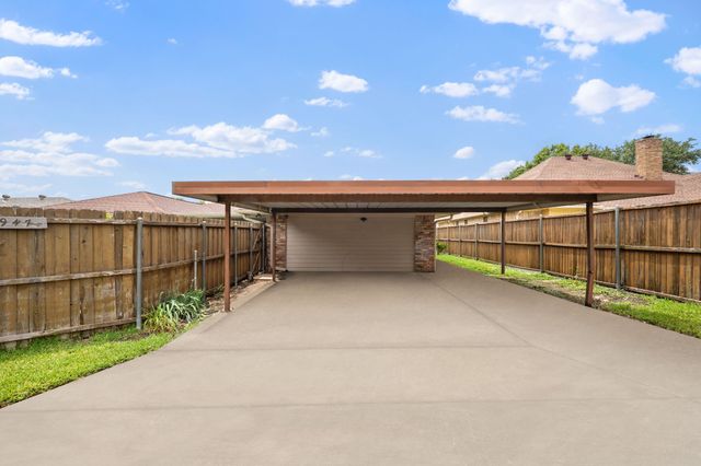 1947 Chesham Drive, Carrollton, TX 75007