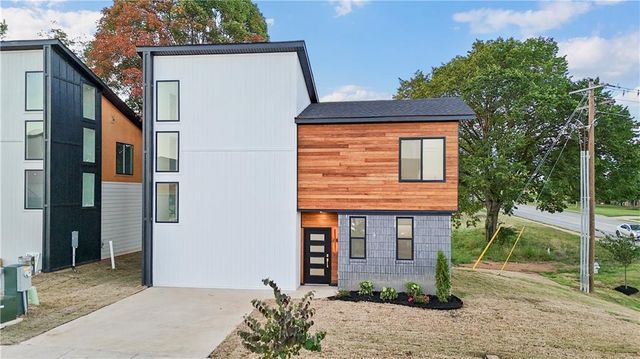 2400 S 27th Street, Rogers, AR 72758
