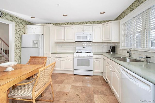 5 Wyndham Close, White Plains, NY 10605