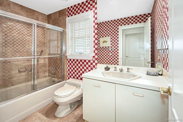 5 Wyndham Close, White Plains, NY 10605