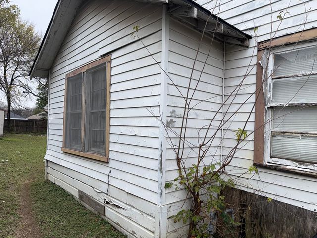 1418 E Overton Road, Dallas, TX 75216