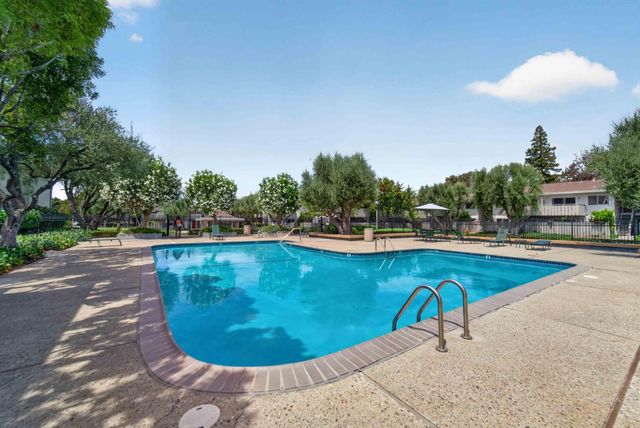 255 S Rengstorff Avenue 42, Mountain View, CA 94040