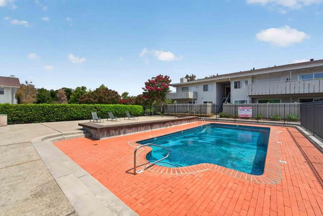 255 S Rengstorff Avenue 42, Mountain View, CA 94040