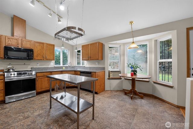 81 E Moore Lane, Shelton, WA 98584