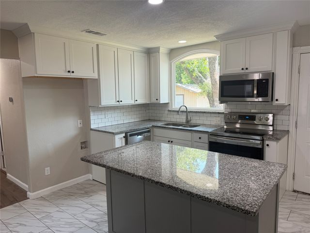 2402 Norwood Drive, Dallas, TX 75228