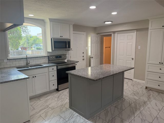2402 Norwood Drive, Dallas, TX 75228