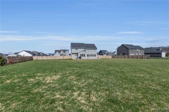 3347 Cross Creek, Hamburg, NY 14075