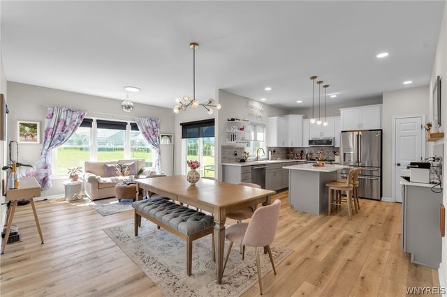 3347 Cross Creek, Hamburg, NY 14075