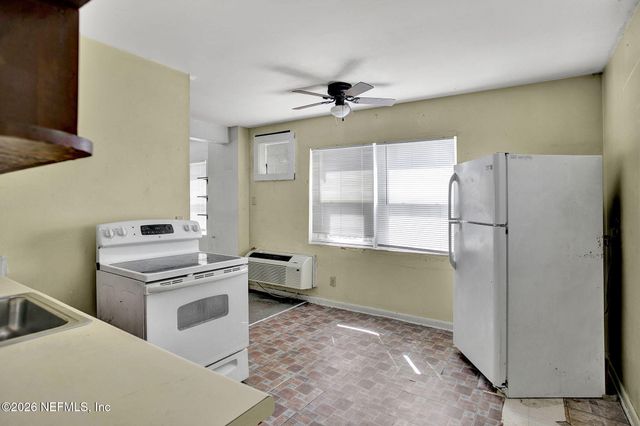 205 11TH Avenue N, Jacksonville Beach, FL 32250