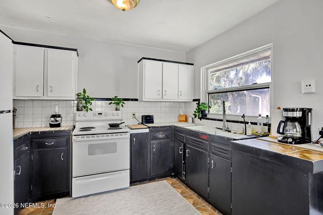 205 11TH Avenue N, Jacksonville Beach, FL 32250