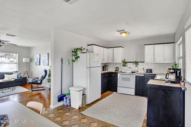 205 11TH Avenue N, Jacksonville Beach, FL 32250