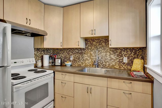 205 11TH Avenue N, Jacksonville Beach, FL 32250