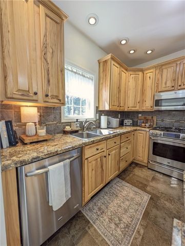 35 Schoolhouse Lane, Oneonta, NY 13820