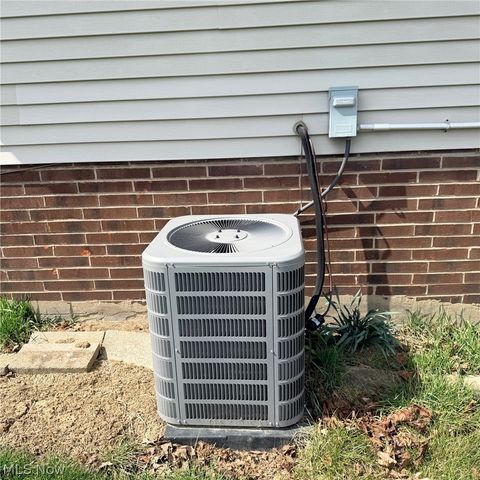 6081 Sunset Drive, Bedford Heights, OH 44146