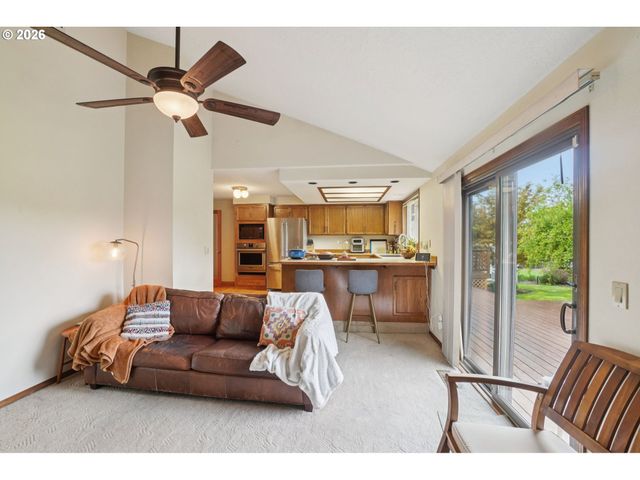 22735 Se NAOMI Dr, Damascus, OR 97089