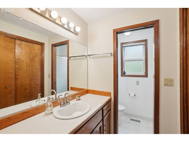 22735 Se NAOMI Dr, Damascus, OR 97089