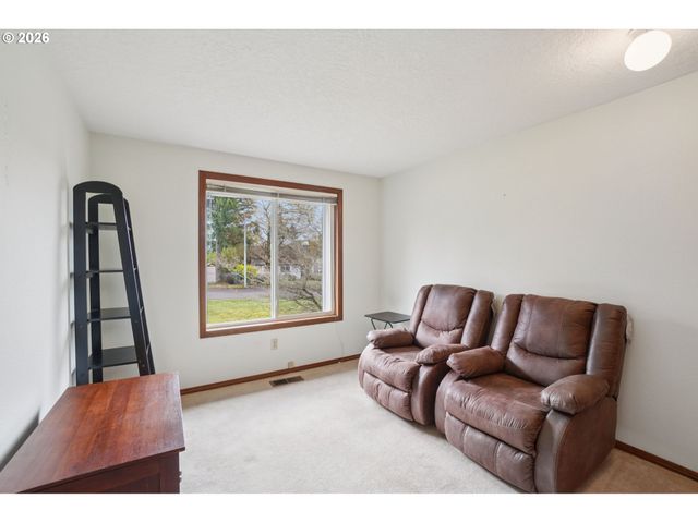 22735 Se NAOMI Dr, Damascus, OR 97089