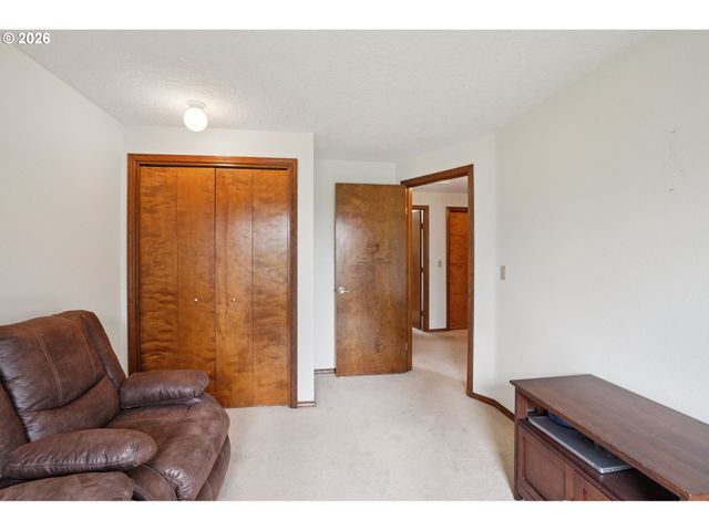 22735 Se NAOMI Dr, Damascus, OR 97089