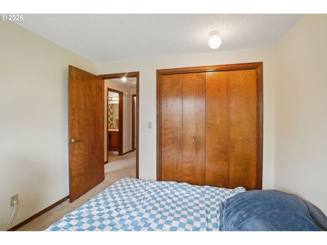 22735 Se NAOMI Dr, Damascus, OR 97089