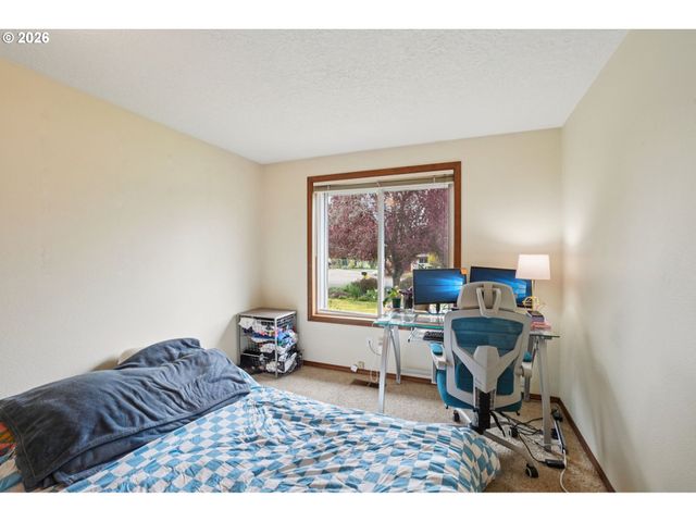 22735 Se NAOMI Dr, Damascus, OR 97089