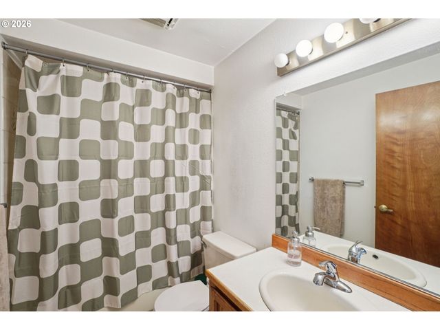 22735 Se NAOMI Dr, Damascus, OR 97089