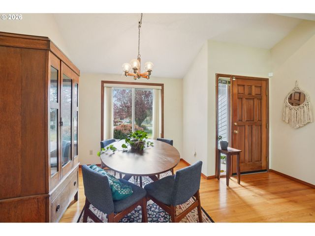 22735 Se NAOMI Dr, Damascus, OR 97089