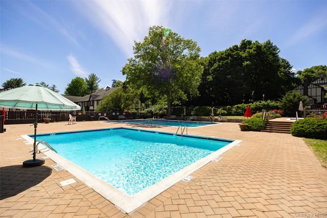 8 Foxwood Drive 8, Pleasantville, NY 10570