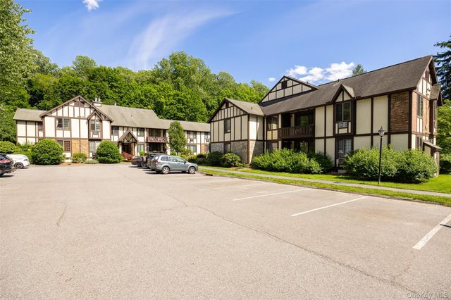 8 Foxwood Drive 8, Pleasantville, NY 10570