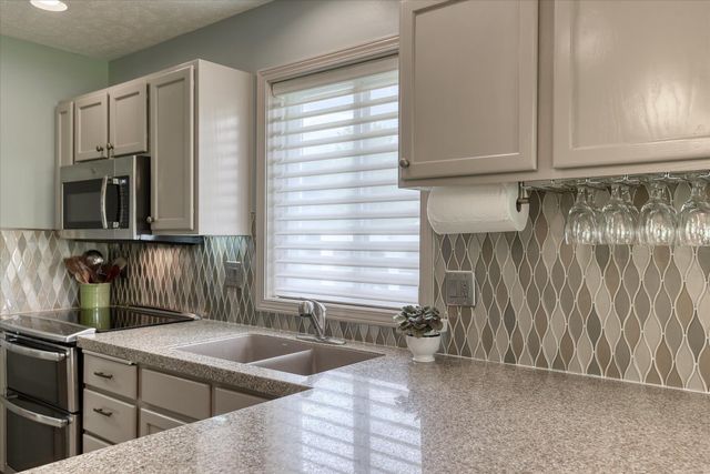 311 S Calvin Ln, Spokane Valley, WA 99216