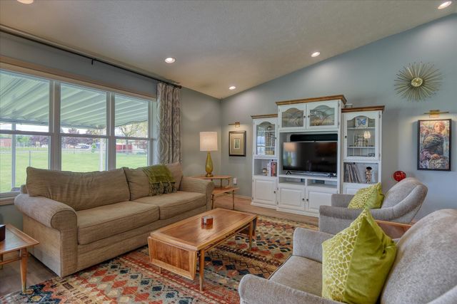 311 S Calvin Ln, Spokane Valley, WA 99216