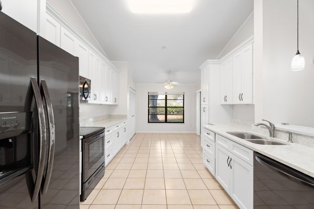 6581 SE Nantucket Court, Hobe Sound, FL 33455