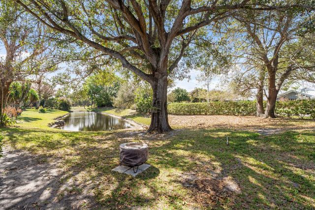 6581 SE Nantucket Court, Hobe Sound, FL 33455