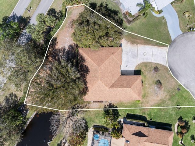 6581 SE Nantucket Court, Hobe Sound, FL 33455